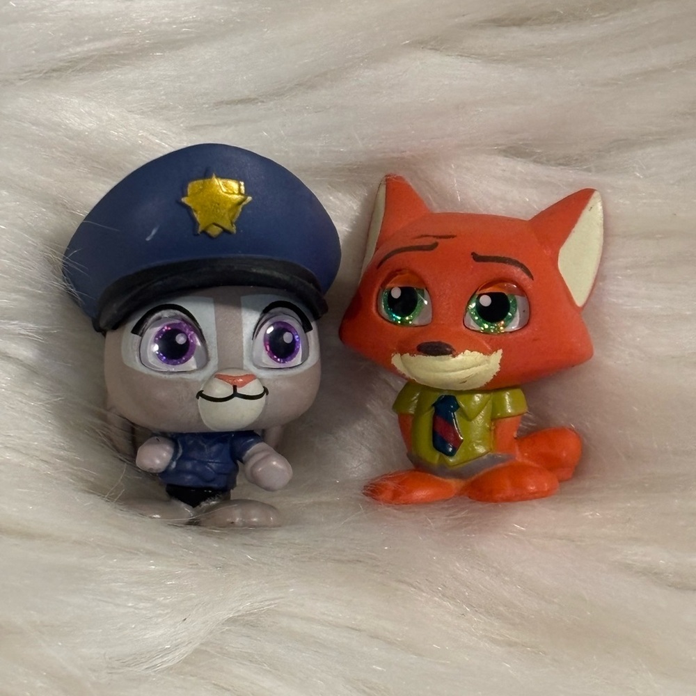 Disney Doorables Zootopia Judy Hopps and Nick Wilde Toy Figures